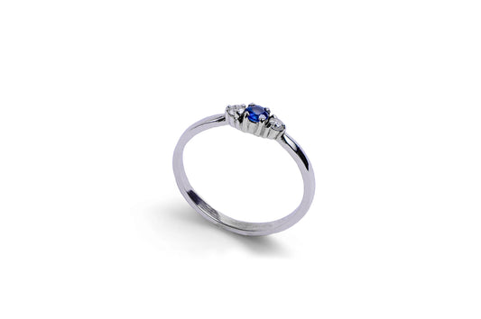 Anillo trilogía con Zafiro y Diamantes Oro 14kt